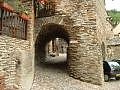 Belcastel (12) la pierre domine