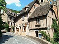 Conques (12) ruelles du village