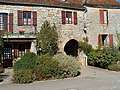 Porte est maison des gardes