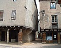 Monestiès (81) : Arcades place de la Mairie