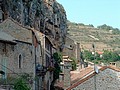 Peyre (12) maisons adossees e la falaise