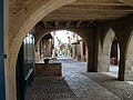Sauveterre de Rouergue (12): Arcades et porte Saint-Vital
